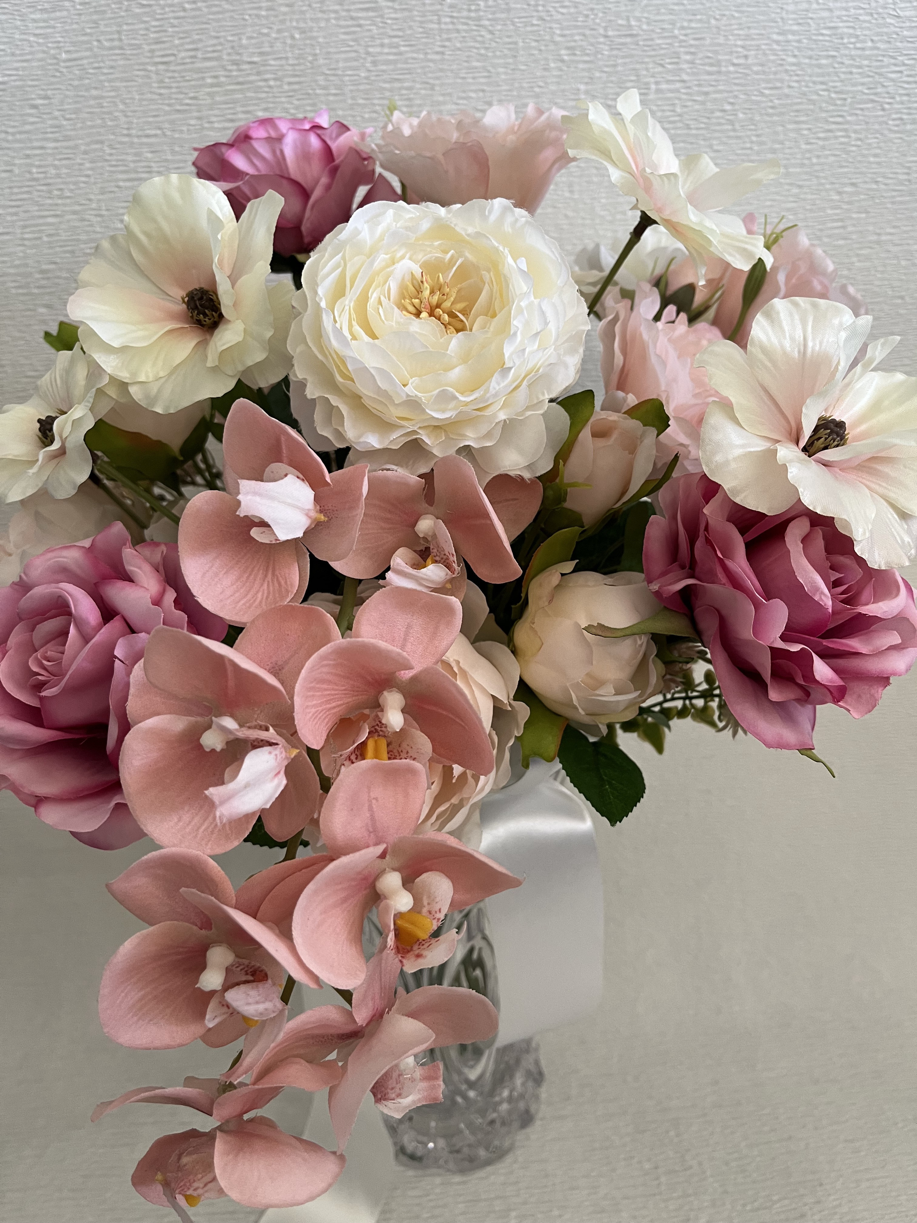 コーラル胡蝶蘭クラッチブーケ 8,400円