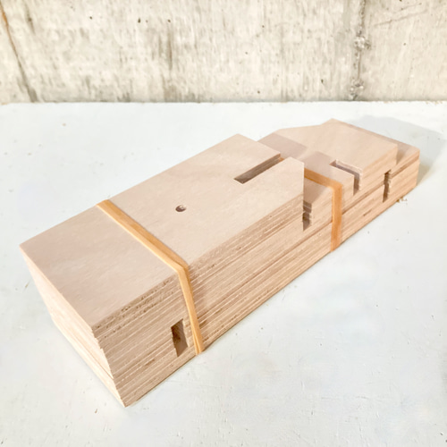 什器 低段差ひな壇4段/30幅/4.5差/普通合板〈上質材〉 小物用