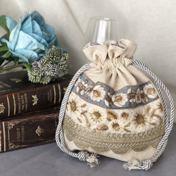 インド刺繍リボン　巾着 インド刺繍 リボン 巾着ポーチ 巾着袋 巾着 ホワイト×キルト生地