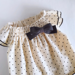 犬服　裾フリルが可愛い水玉コーデュロイのギャザースモック　 2枚目の画像