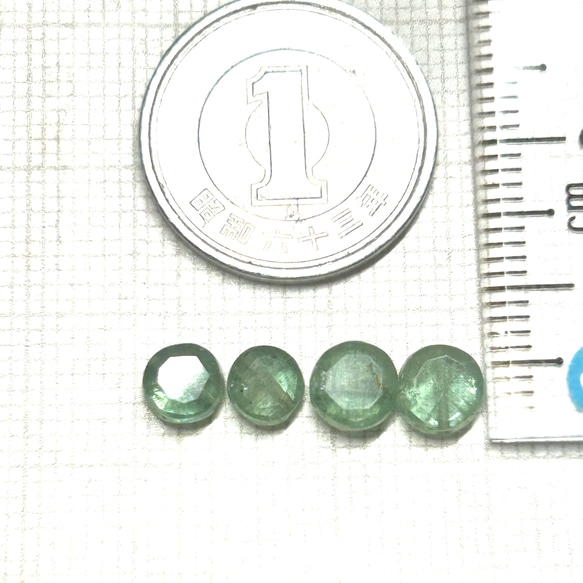 宝石質グリーンカイヤナイト＊コインカット4個 5枚目の画像