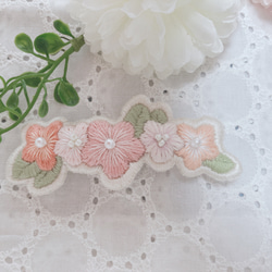 刺繍のお花バレッタ 1枚目の画像