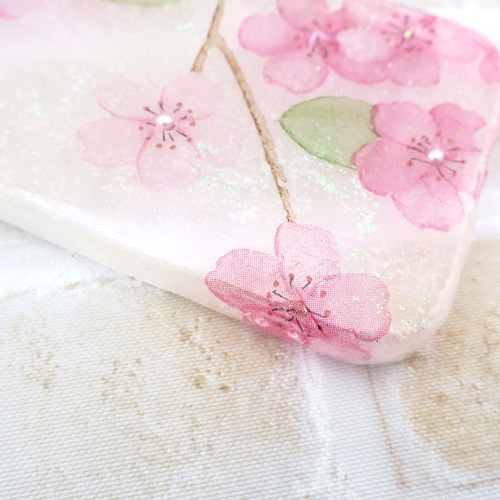 iPhone15Pro/ハードケース/ハンドメイド/レジン/スマホケース/桜 UV レジン】桜のスマホケースの作り方 / 花びらが舞い落ちるさくらの