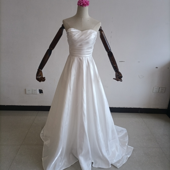 高品質！パーティードレス ホワイト 光沢感 ベアトップ 編み上げ スレンダーライン 披露宴 二次会