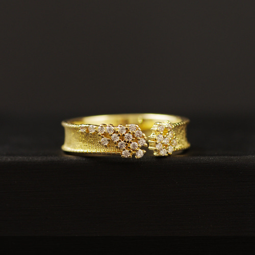 MR18】3mm幅 煌びやか 流れ星のようなCZメレダイヤリング／K18