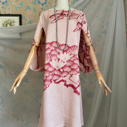 着物リメイク 総絞り 大人ピンク 紅色濃淡 ケープスリーブドレス  