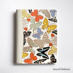 ＜1点のみ＞文庫革「蝶と蛾の夢」B6ノートカバー（手帳カバー） リアル彩色 2枚目の画像