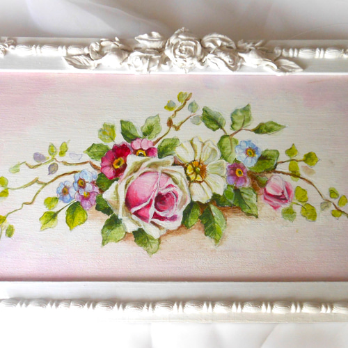 出品終了‼️フランス　アンティーク　ハンドペイント　バラの柄　高台① 薔薇のレリーフフレーム付きハンドペイント 薔薇と野ばらのアート