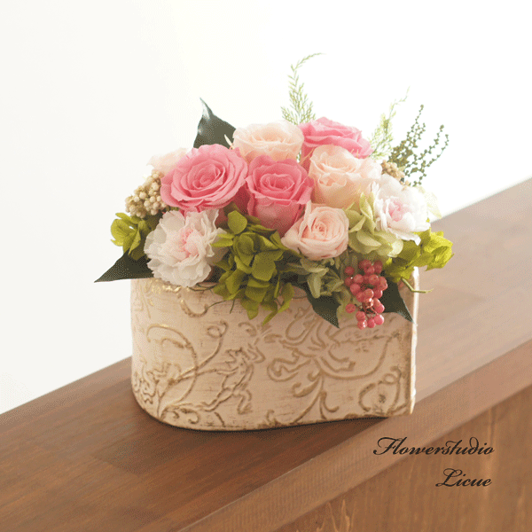 【アレンジメント】ピンクのバラとカーネーションのアレンジメント　全てプリザーブドフラワー