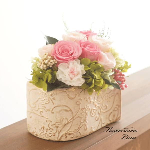 【アレンジメント】ピンクのバラとカーネーションのアレンジメント　全てプリザーブドフラワー