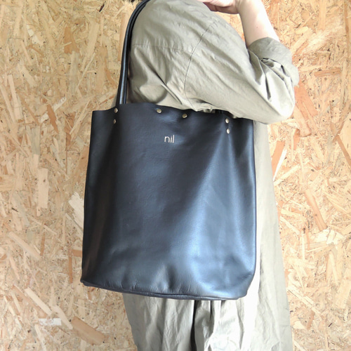 nil】レザー 縦型トート バッグ(M) 金箔 箔押しロゴ入り A4収納 nil】レザー 縦型トート バッグ(M) 金箔 箔押しロゴ入り A4収納