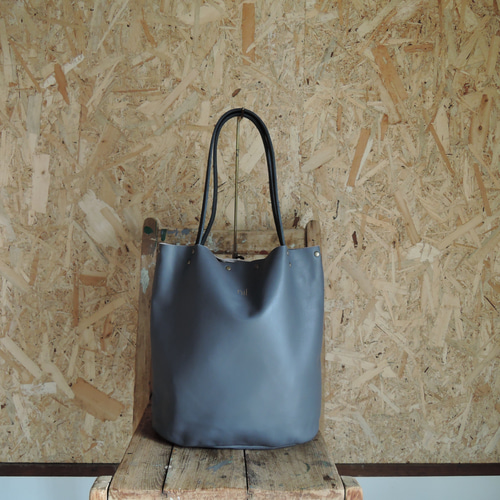 nil】レザー 縦型トート バッグ(M) 金箔 箔押しロゴ入り A4収納可  