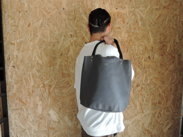 グレー レザートートバッグ ロゴ付き