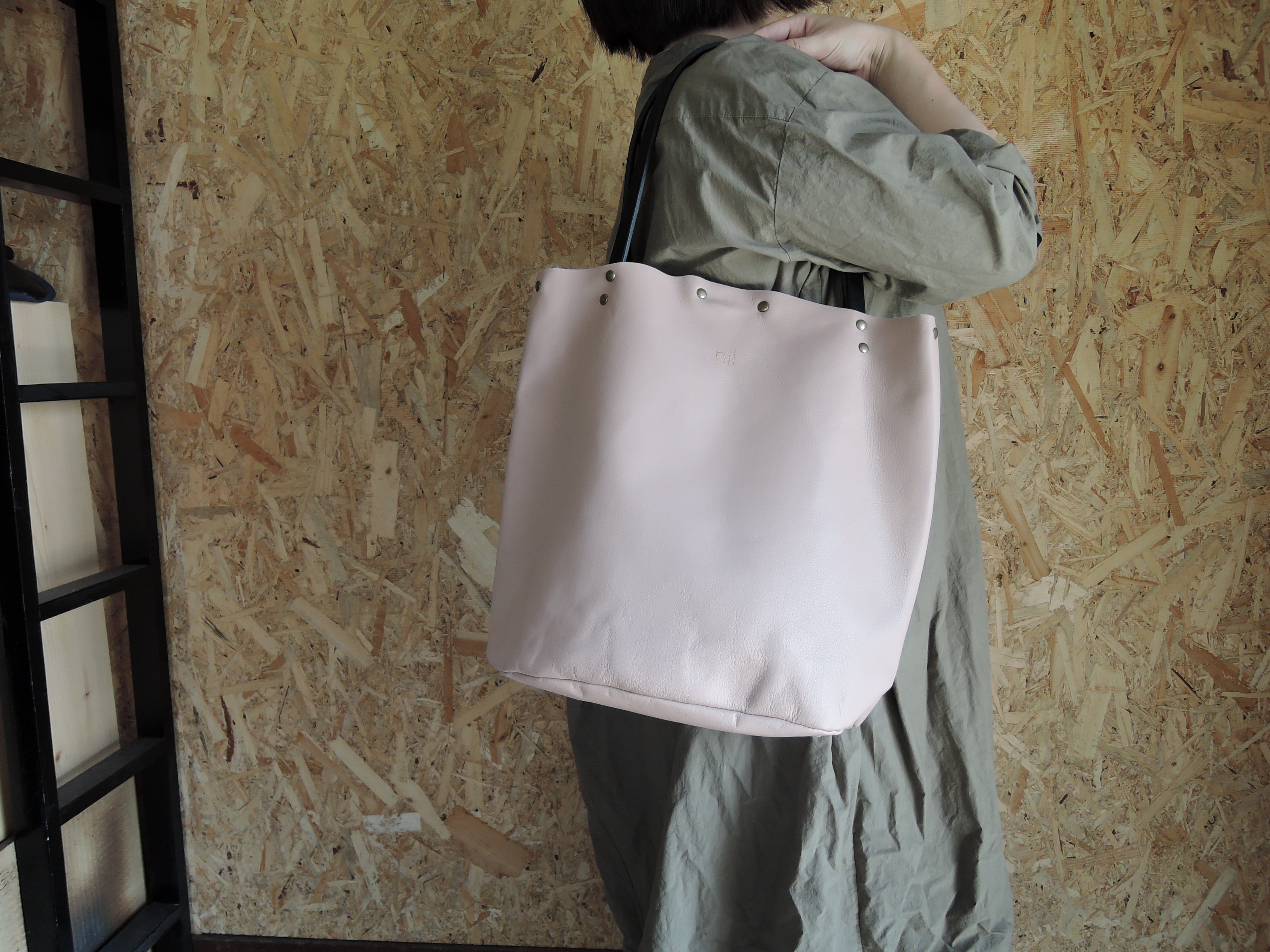 MCM　トートバッグ　レザー　※タバコ臭あり MCM　トートバッグ　レザー　※タバコ臭あり