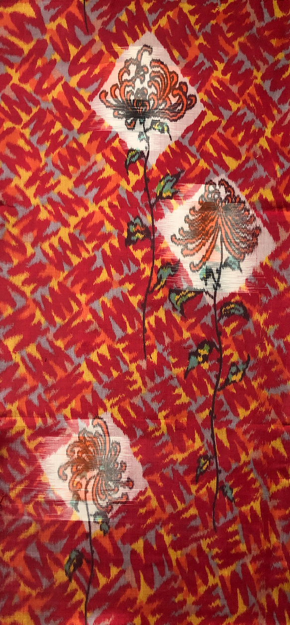 【受注】レトロな帯枕・帯板・仮紐・収納バッグセット　銘仙　赤黄灰とオレンジのアートな地模様と菊 2枚目の画像