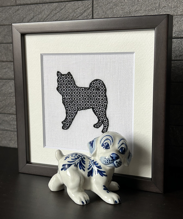 犬のシルエット刺繍（ネーム入り）【受注製作】 1枚目の画像