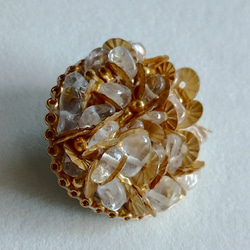 【ビーズ刺繍】水晶とスパンコールのブローチ（ゴールド） 2枚目の画像