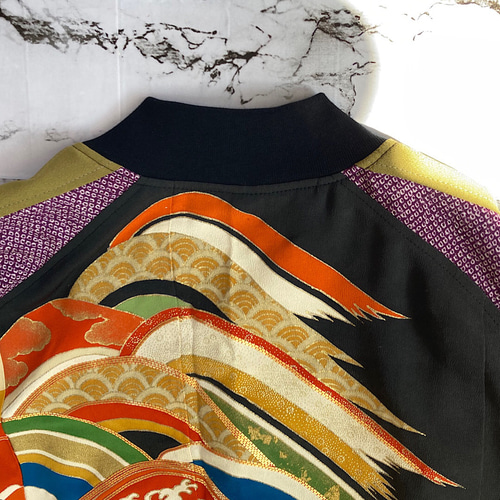 着物リメイク　和柄スカジャン 赤 黒 鶴 花柄 着物リメイク和柄スカジャン 赤 黒 鶴 花柄