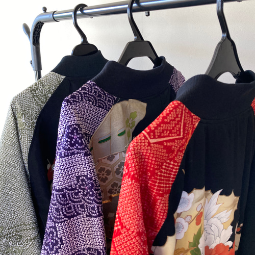 着物リメイク和柄スカジャン 赤 黒 鶴 花柄