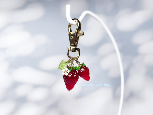 大特価 pop いちごと花のチャーム 通販 AtelierMonChatBleu キーホルダー チャーム