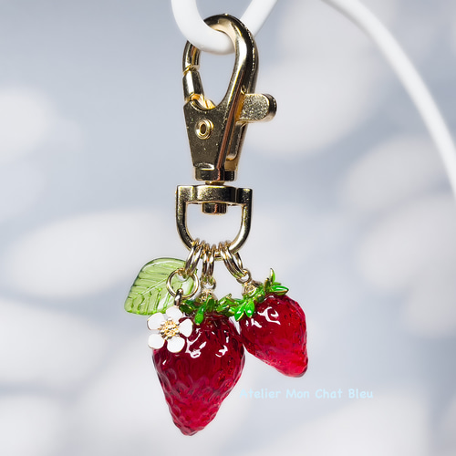 いちごと花のチャーム キーホルダー AtelierMonChatBleu 通販