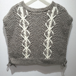 かぶるだけのアラン模様の編み込み手編みベスト(エル・ウエーブオリジナル) 2枚目の画像