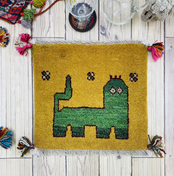 楽天市場】＼ 新規入荷 ／ ペルシャ ギャッベ 【本場イラン産】 ミニマット 60x41cm アイボリー ベージュ ホワイト ヤギ 生命の木 約40×60cm  本物 ウール セール ギャベ 玄関マット 天然素材 草木染め 手織り 絨毯 ラグ 赤ちゃん 遊牧民族 カシュガイ族 NN19273 
