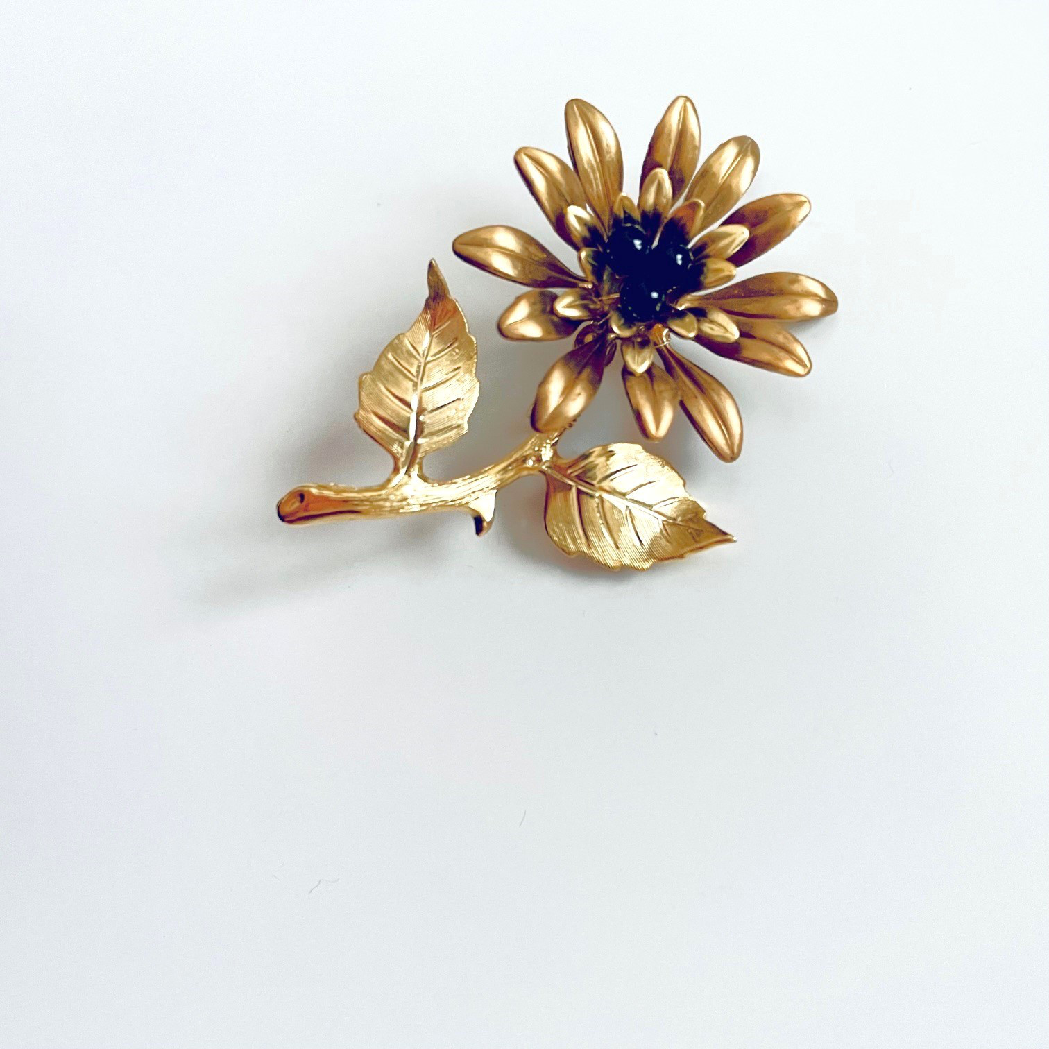 ダリアの真鍮ブローチ