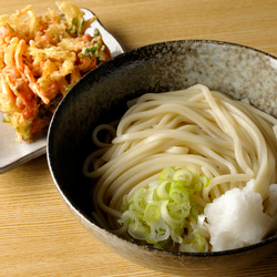 【お得！全国送料無料】本場讃岐　細打ちうどん　1人前3袋つゆ付　7～9分茹で　さぬきうどん　讃岐うどん　おか乃や 2枚目の画像