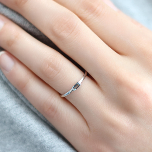 ロンドンブルートパーズ バケットカット リング】 誕生石 4×2mm