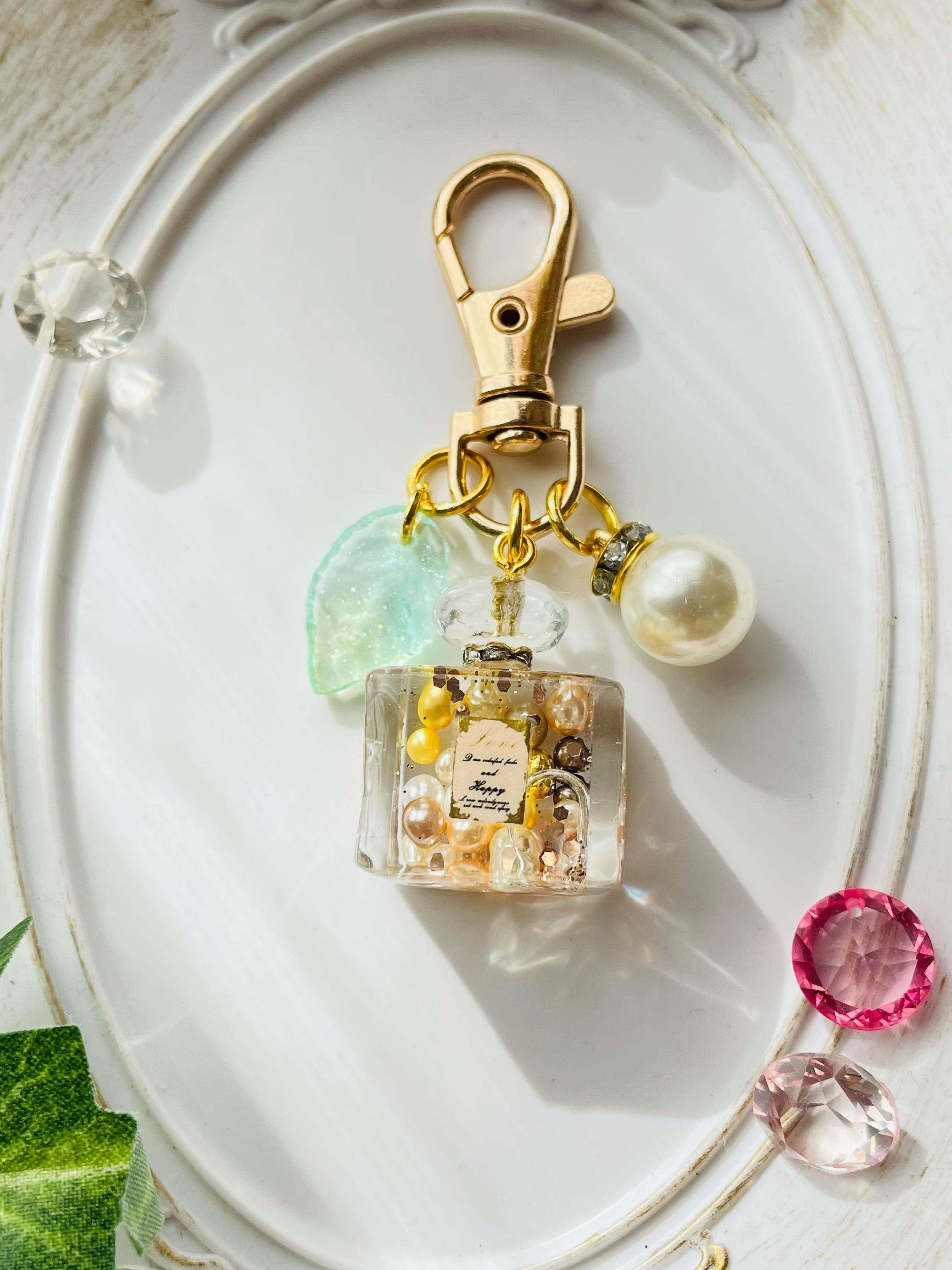 黒 ステンドグラス風   ハンドメイド  レジン キーホルダー 金魚