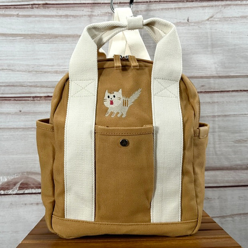 本格派ま！ 驚き猫の刺繍 たっぷりポケット付き Zip式 キャンバスミニ リュック・バックパック