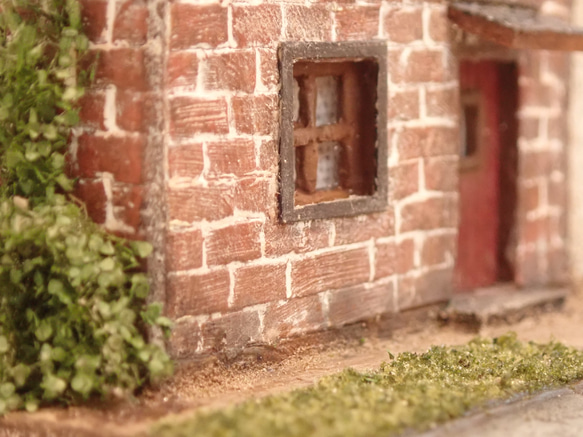 小さいお家　３軒並ぶ英国風の家１（レンガの家） -Small (1/100サイズ)- 3枚目の画像