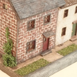 小さいお家　３軒並ぶ英国風の家１（レンガの家） -Small (1/100サイズ)- 7枚目の画像