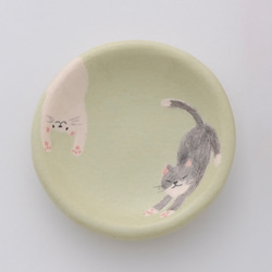 ☆猫の日2024☆楽焼〚猫〛 豆皿　楽入窯製　手描き 1枚目の画像