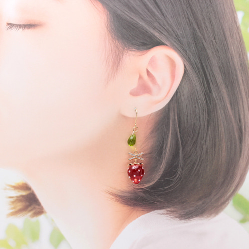 リボンといちご(1203) ピアス/イヤリング/ノンホールピアス/樹脂ピアス 