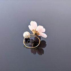 【受注制作】Everpink. 本物の桜ひとひら　厳選花で仕上げるコットンパールのワイヤーリング／指輪　フリーサイズ 5枚目の画像