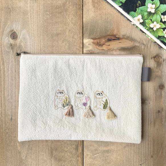 猫と花 】手刺繍のポーチ 文庫本・単行本サイズ ブックポーチ