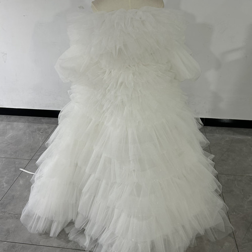 送料無料！上品！ ホワイ ウエディングドレス キラキラチュール  