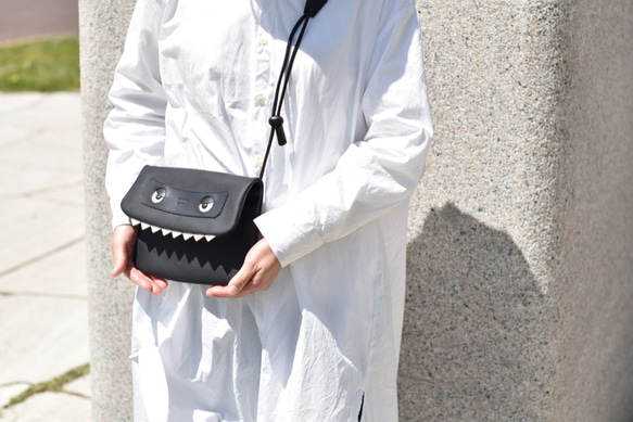 恐竜ガオガオサコッシュ 