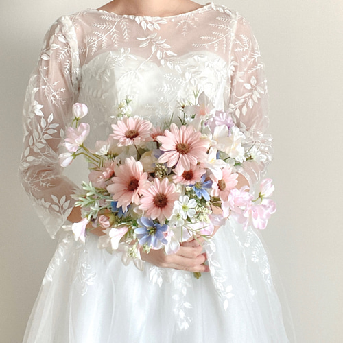 ウエディングブーケ　ホワイトデイジーとオーキッドのアレンジメント デイジーのウェディングブーケ【結婚式/ウェディング/リゾート婚/前