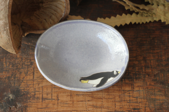 藤色豆皿 ジェンツーペンギン 1枚目の画像