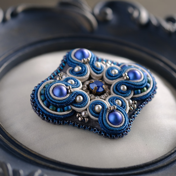 藍色ソウタシエのダイヤモンドブローチ＜藍染＞/ソウタシエ/soutache 3枚目の画像