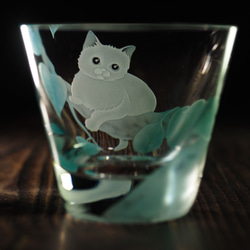 ガラス盃「木に猫」 3枚目の画像