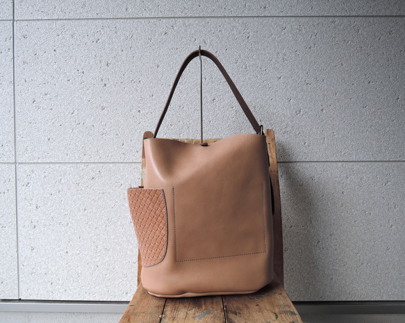 ≪web限定≫【ORZO】ヌメ革 ワンショルダートート BAG (M) A4対応 グレージュ OR-901M 3枚目の画像