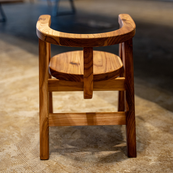 オーダー家具屋が作る優しさのイス　キッズサイズ 天板上 奥行 215mm･幅 225mm肘置き高