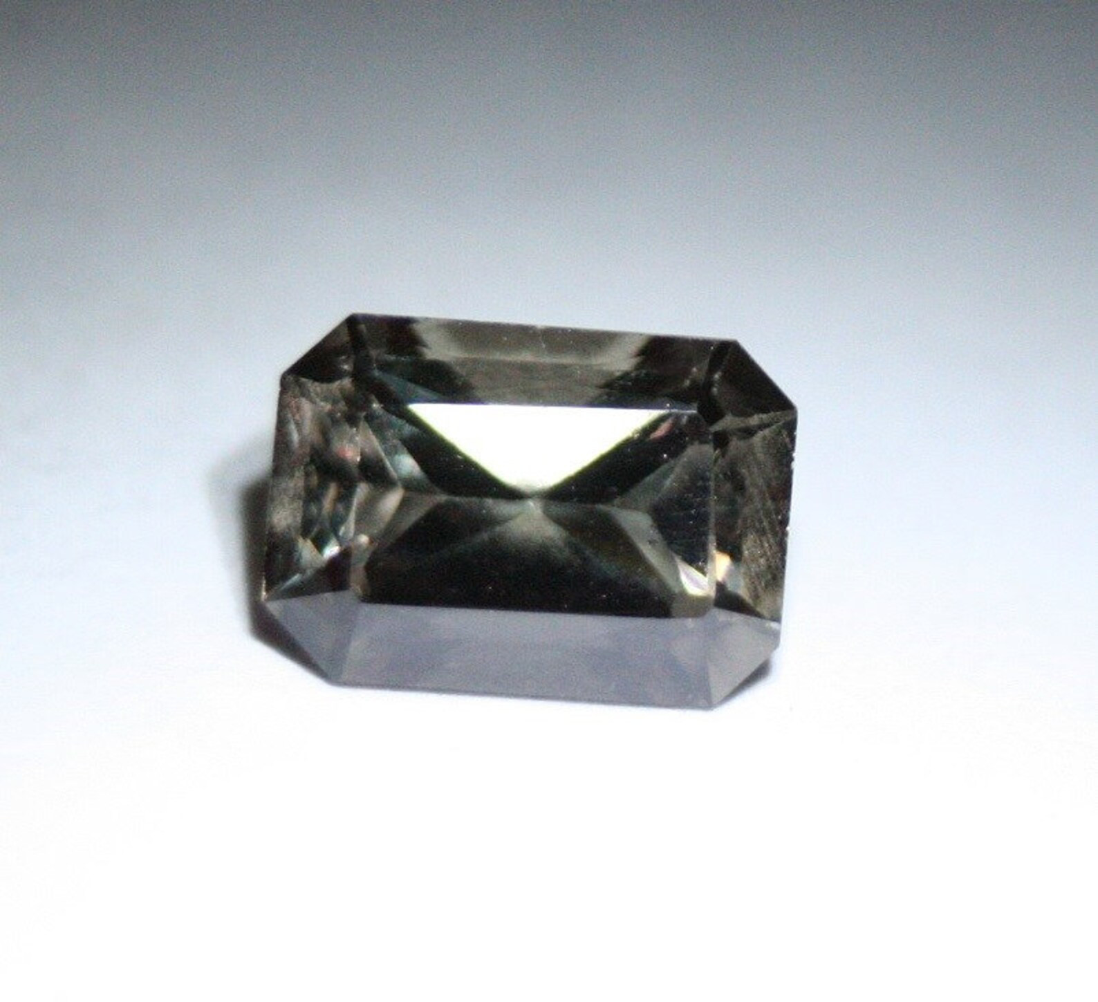 希少石 Tanzanian Color Change Garnet ルース