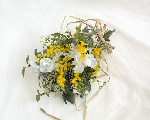 白いスイートピーとミモザのスワッグ スワッグ jasmineflower703