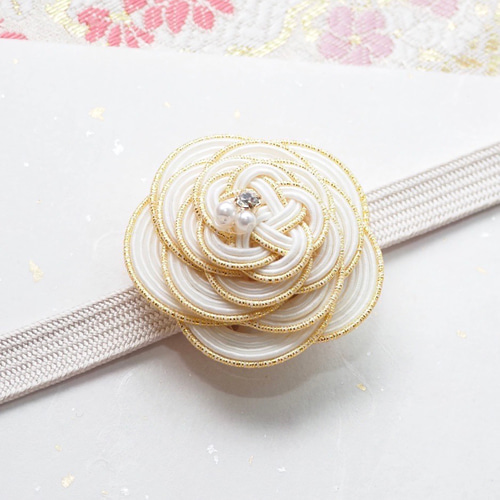 水引帯留め*白×ゴールド*梅の花重ね*梅結び*【受注制作】 帯留め fiica