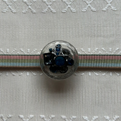 ビンテージ・ガラスボタンの神秘的なブルーの帯留め「パフェ・アンドロメダ」 7枚目の画像